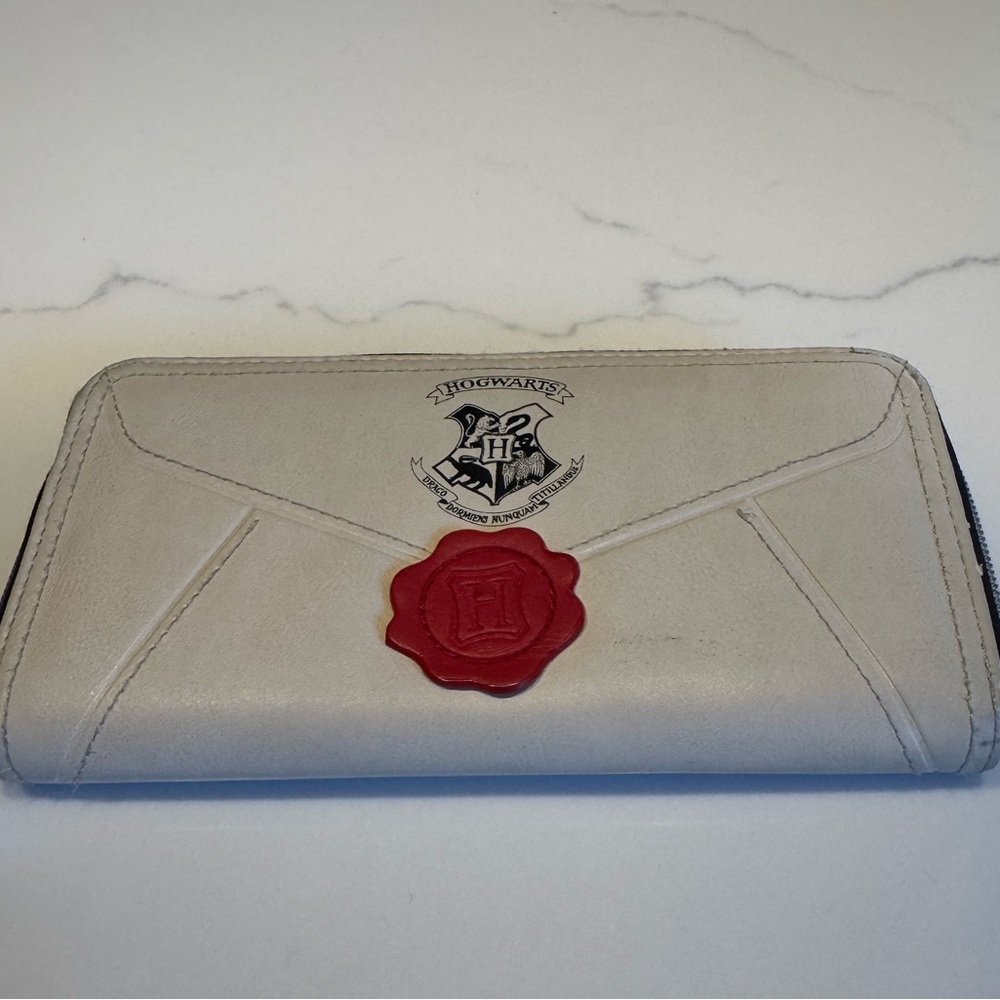 Hogwarts Leather Envelope Wallet with Red Seal - White